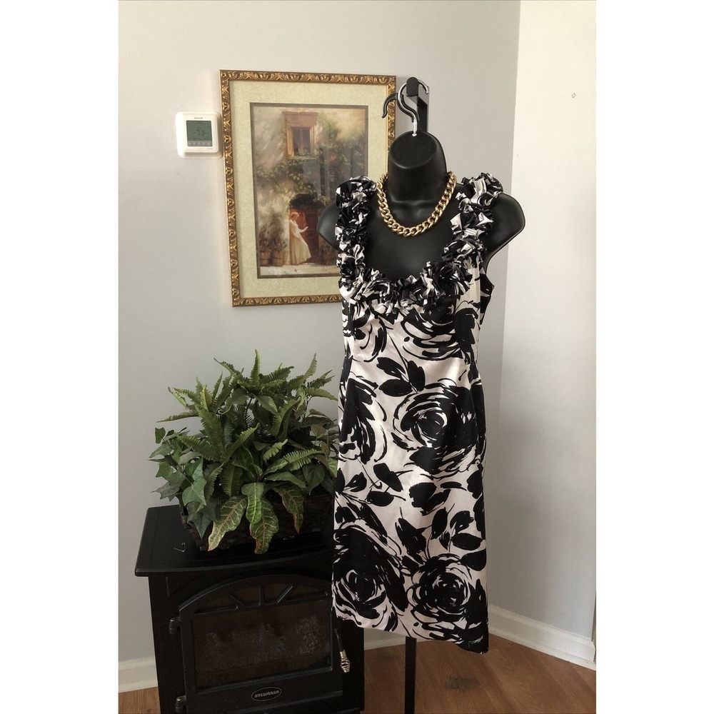 White House Black Market Women Black Cocktail Dress 0 Floral‎ Motifs Scoop Neck